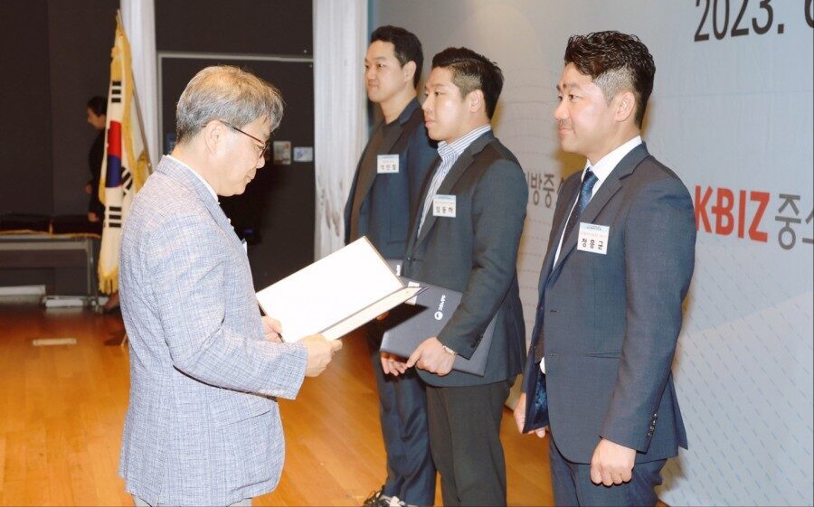 클라우드네트웍스, ‘모범 경영·일자리 창출로 경제발전 기여’ 고용부 장관 표창